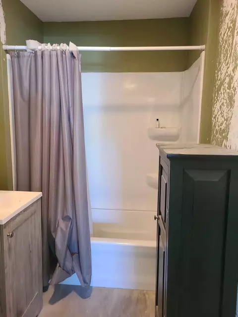 Bath - 1719 N Division St, Appleton, WI 54911 photo 1 of 1