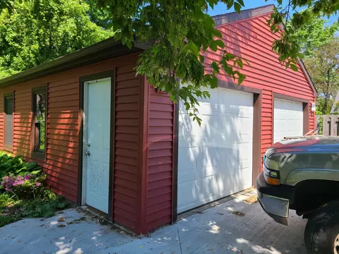 Exterior - 1719 N Division St, Appleton, WI 54911 photo 2 of 4