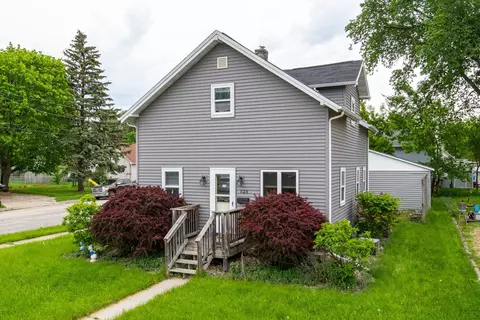528 6th St, Menasha, WI 54952