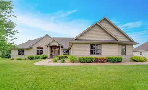 1136 Spring Lake Dr, Fond Du Lac, WI 54935