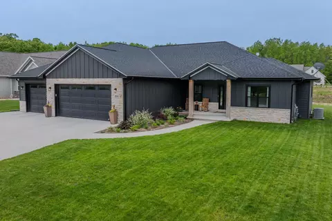 1806 Dallas Ln, De Pere, WI 54115