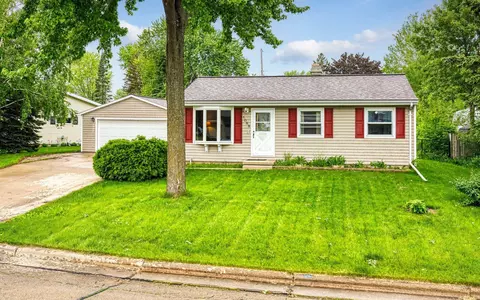 1088 Laurel Ct, Neenah, WI 54956