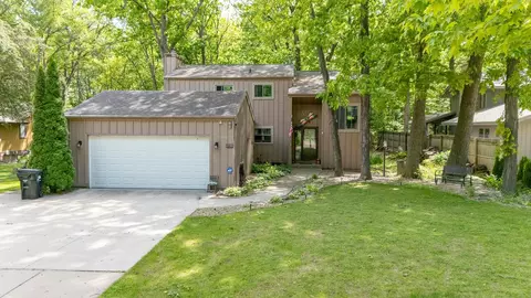 1730 N Briarcliff Dr, Appleton, WI 54915