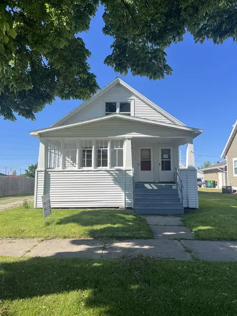 417 4th St, Green Bay, WI 54304