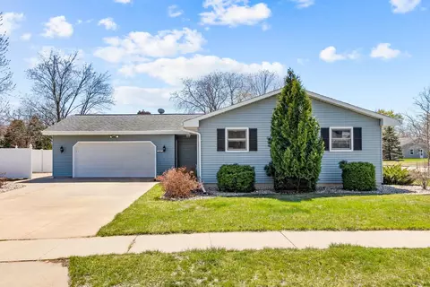 2435 Kingston Pl, Oshkosh, WI 54904