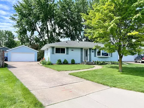 336 Thomas Ct, Neenah, WI 54956