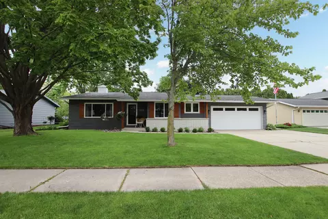 794 Meadowbrook Ln, Fond Du Lac, WI 54935