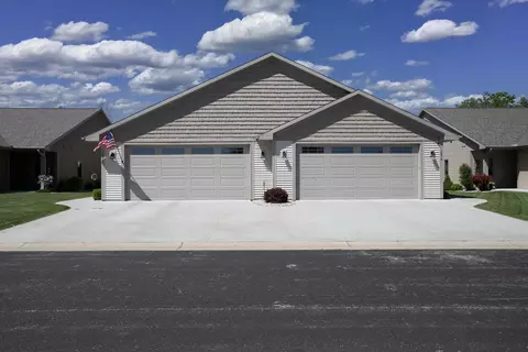 1576 Stanton Cir, Appleton, WI 54915 photo 2