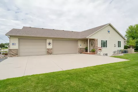 1329 Northwood Dr, Seymour, WI 54165