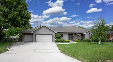 1645 Hickory Hollow Ln, Menasha, WI 54952