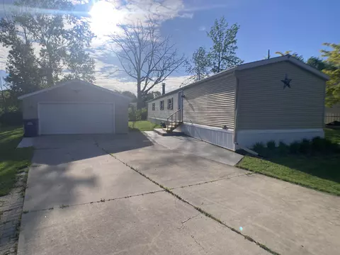 n5952 Derby Lane, Cecil, WI 54111