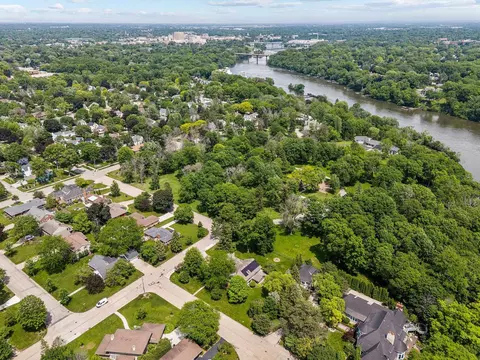 2 Reid Ct, Appleton, WI 54914 photo 2