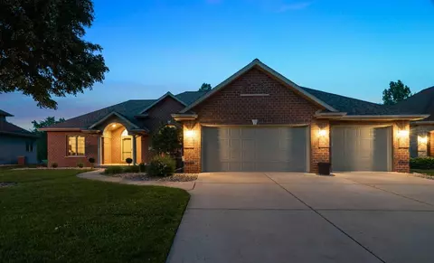 2177 Yahara Cir, De Pere, WI 54115