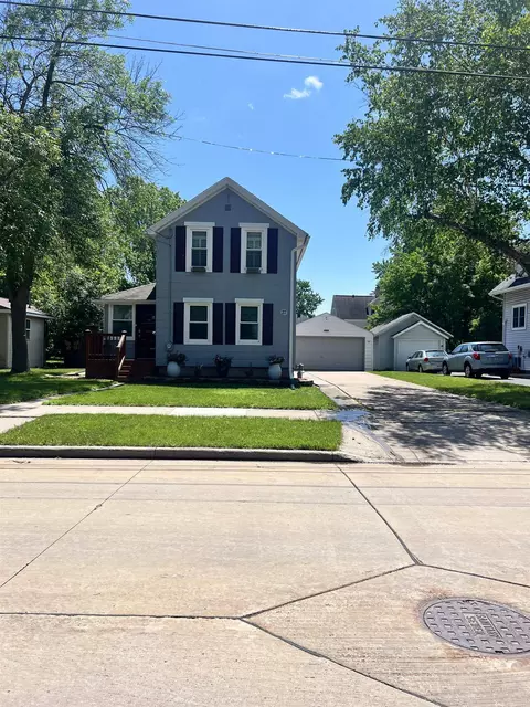 27 W Nevada Ave, Oshkosh, WI 54901