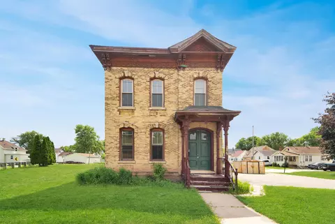 612 N Main St, Neenah, WI 54956