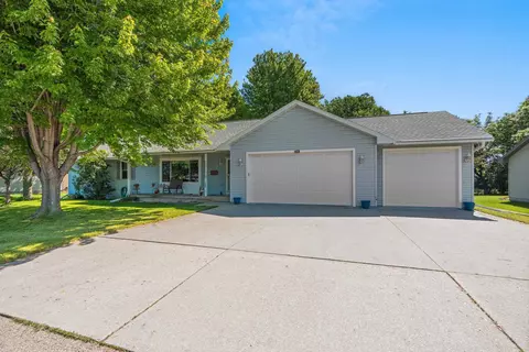 1355 Cold Spring Rd, Neenah, WI 54956