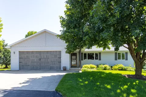 8338 Moeser Ln, Larsen, WI 54947