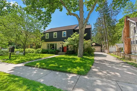 Exterior - 807 W Prospect Ave, Appleton, WI 54914 photo 7 of 8