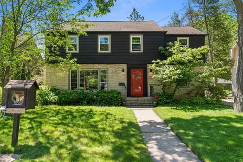 Exterior - 807 W Prospect Ave, Appleton, WI 54914 photo 2 of 8