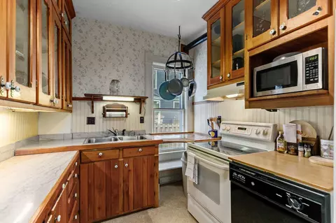 615 W 5th St, Appleton, WI 54911 photo 4