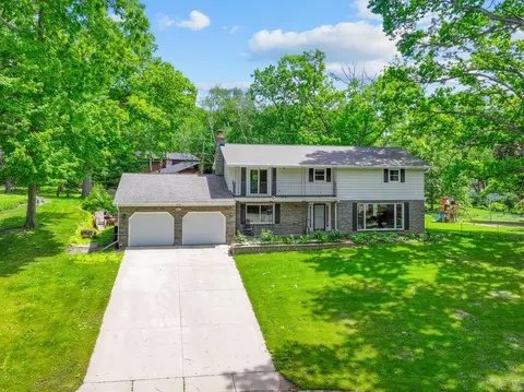 2428 Pinehurst Cir, Green Bay, WI 54302