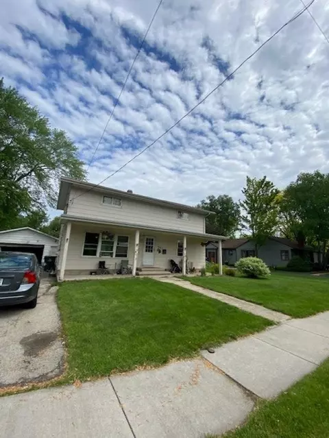 543 E Pearl St, Seymour, WI 54165
