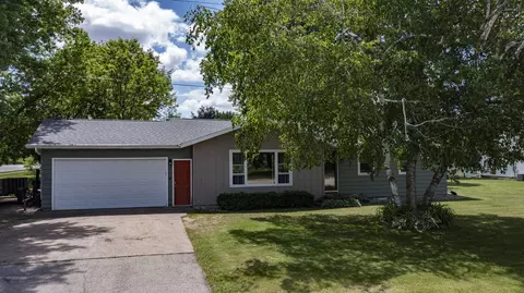611 E Main St, Weyauwega, WI 54983