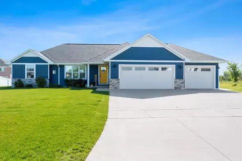 1274 Mountain Bay Dr, Pulaski, WI 54162