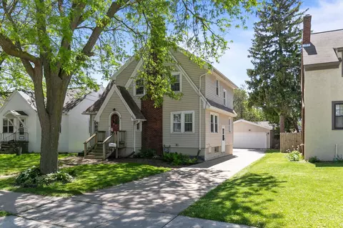 889 Dousman St, Green Bay, WI 54303