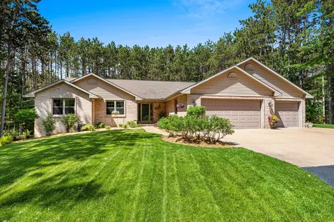 3606 Flintlock Rd, Suamico, WI 54173