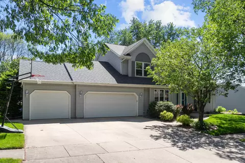 4200 N Woodridge Dr, Appleton, WI 54913