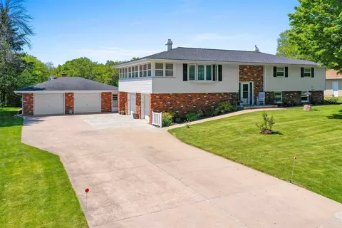 121 Cumings Ln, Neenah, WI 54956