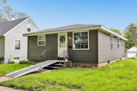 1213 S Greenwood Ave, Green Bay, WI 54304