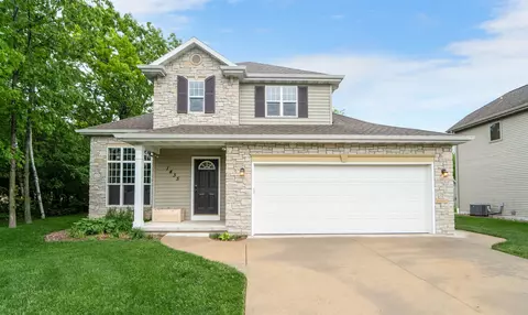 1435 Southfield Dr, Menasha, WI 54952