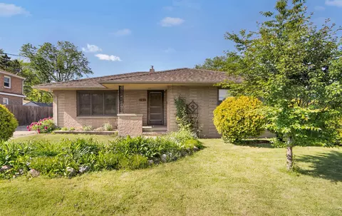 712 5th St, Menasha, WI 54952