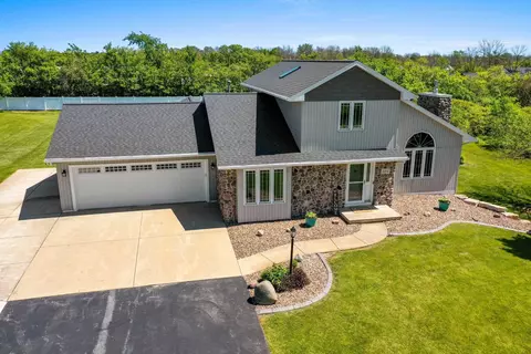 2194 Larry Ln, De Pere, WI 54115