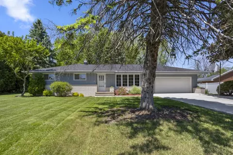 510 W Seneca Dr, Appleton, WI 54911