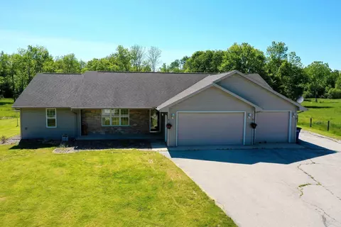 3845 Glorysu Ct, Suamico, WI 54173