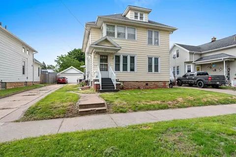 311 W 16th Ave, Oshkosh, WI 54904