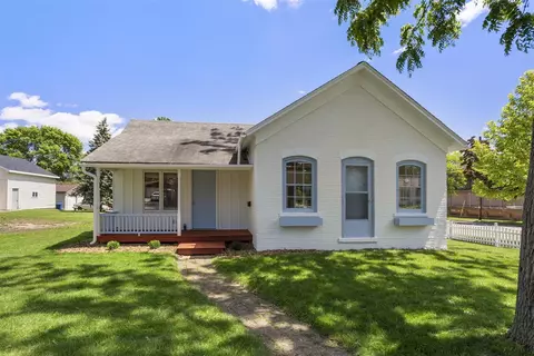 81 Manitowoc St, Menasha, WI 54952