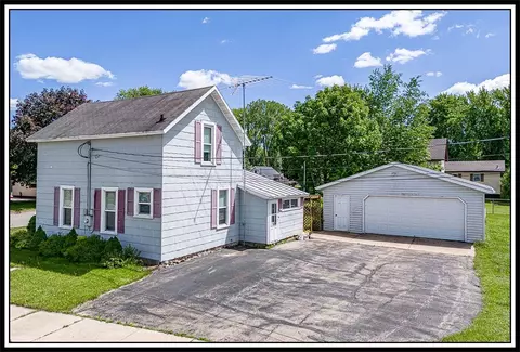 333 Lyon St, New London, WI 54961