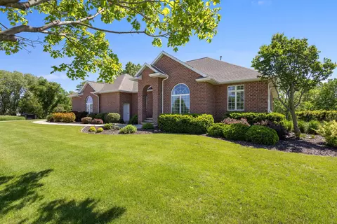 2864 Woodhaven Cir, De Pere, WI 54115