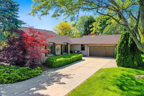 705 Eau Claire Pl, De Pere, WI 54115