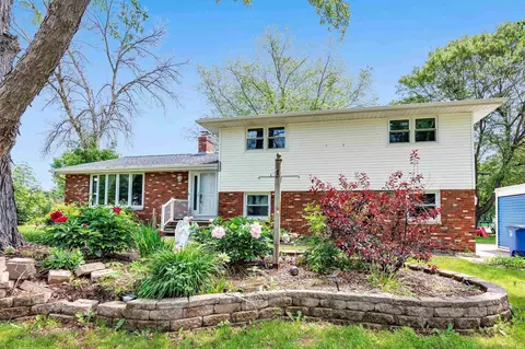 2697 Pioneer Dr, Green Bay, WI 54313