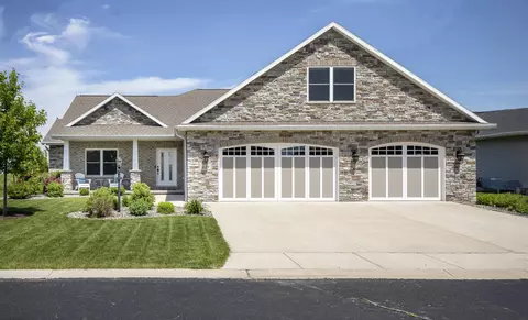 421 Peterlynn Dr, Wrightstown, WI 54180