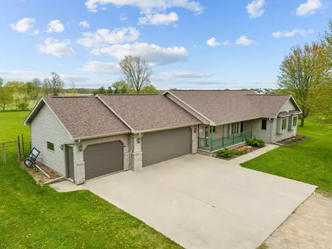 w5610 Forest Road, Black Creek, WI 54106