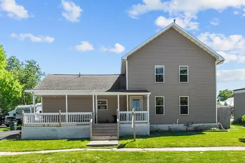 108 E Cook St, New London, WI 54961