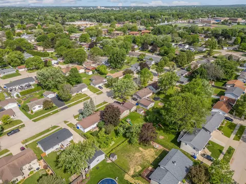 View/Area - 2424 S Horizon Dr, Appleton, WI 54915 photo 2 of 4
