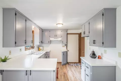 Kitchen - 2424 S Horizon Dr, Appleton, WI 54915 photo 2 of 3