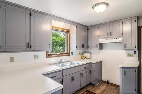 Kitchen - 2424 S Horizon Dr, Appleton, WI 54915 photo 3 of 3